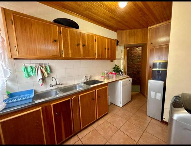 4 BEDROOM HOUSE FOR SALE IN PELLISSIER